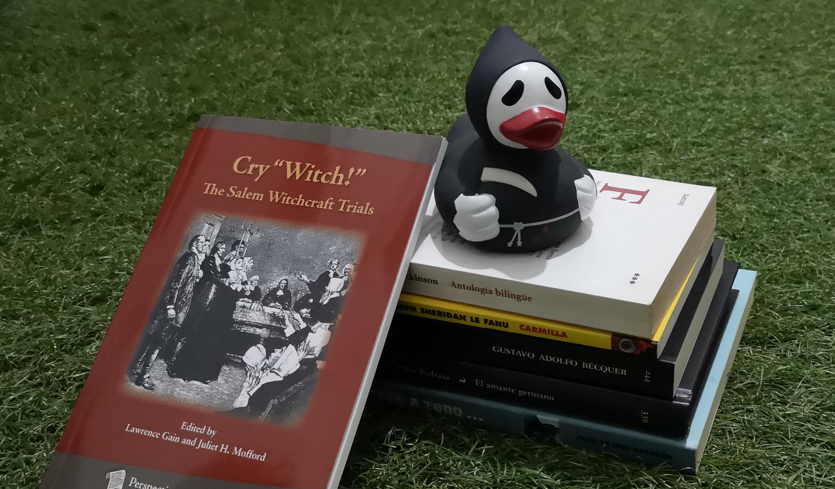 5 libros de vivos y muertos, más una propina